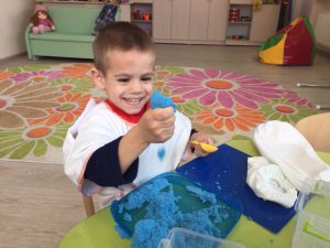 child playing with kinetic sand